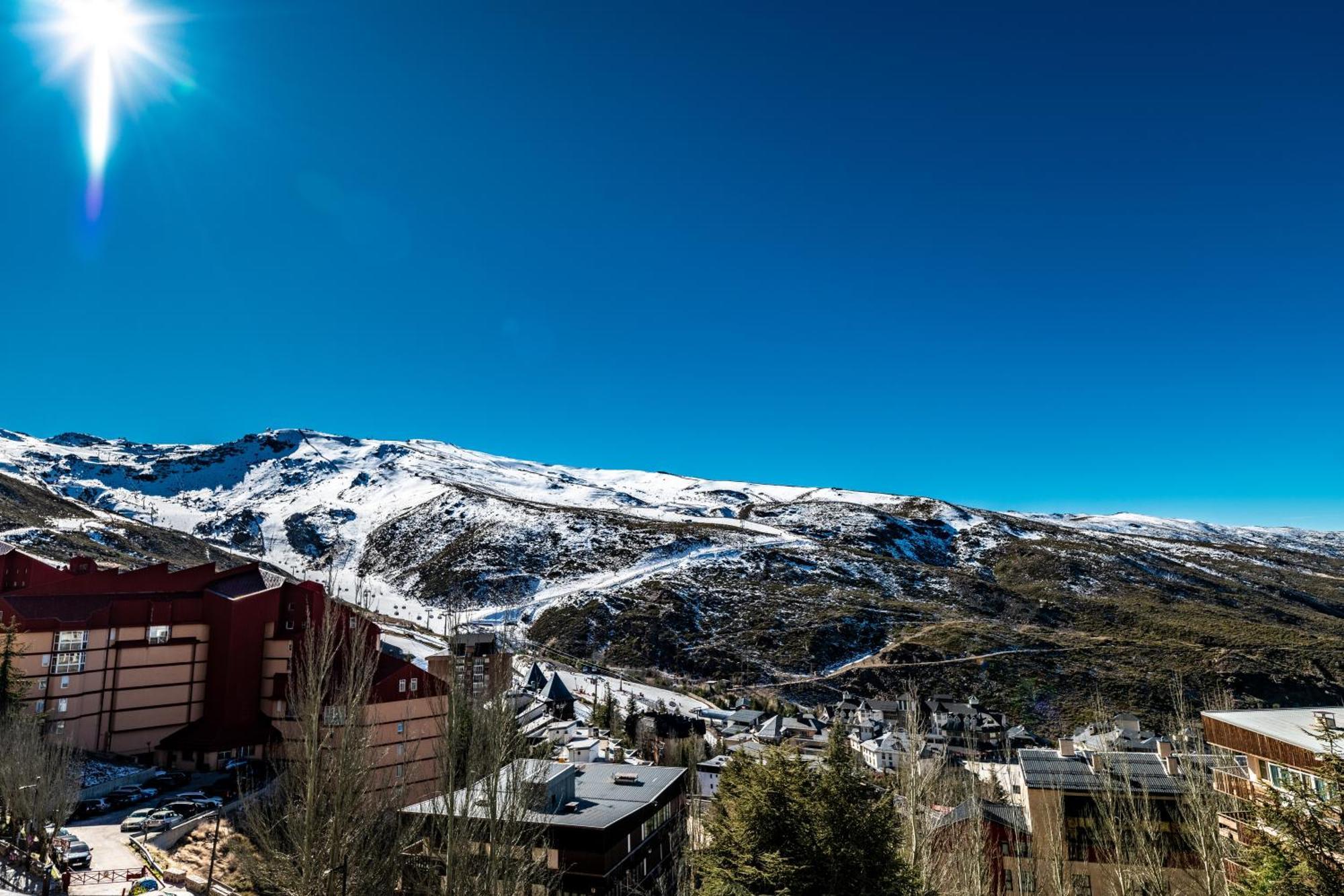 Luxury Refurnished Apartment With Private Parking Close To Ski Slopes Sierra Nevada Luaran gambar
